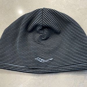 Saucony beanie and glove set